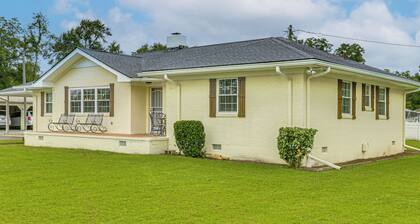 Albany Home w/ Large Yard, 5 Mi to Downtown!