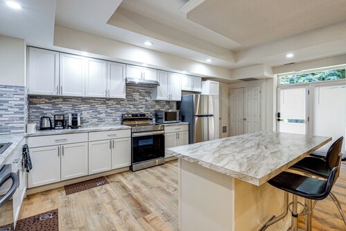 Gateway to DC & More! Quiet & Stylish Retreat
