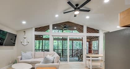 Screened Porch w/ Lake View! Tolland Family Haven