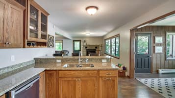House (2 Bedrooms) | Interior