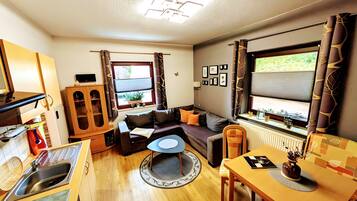Fernseher, DVD-Player, Stereoanlage
