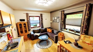Fernseher, DVD-Player, Stereoanlage
