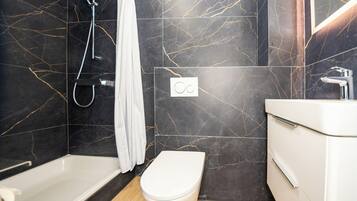 Dusche, Handtücher, Seife, Toilettenpapier