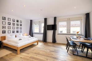 Room - Lovely 1-bedroom apartment with rooftop terrace in Würzburg city center (Würzburg)