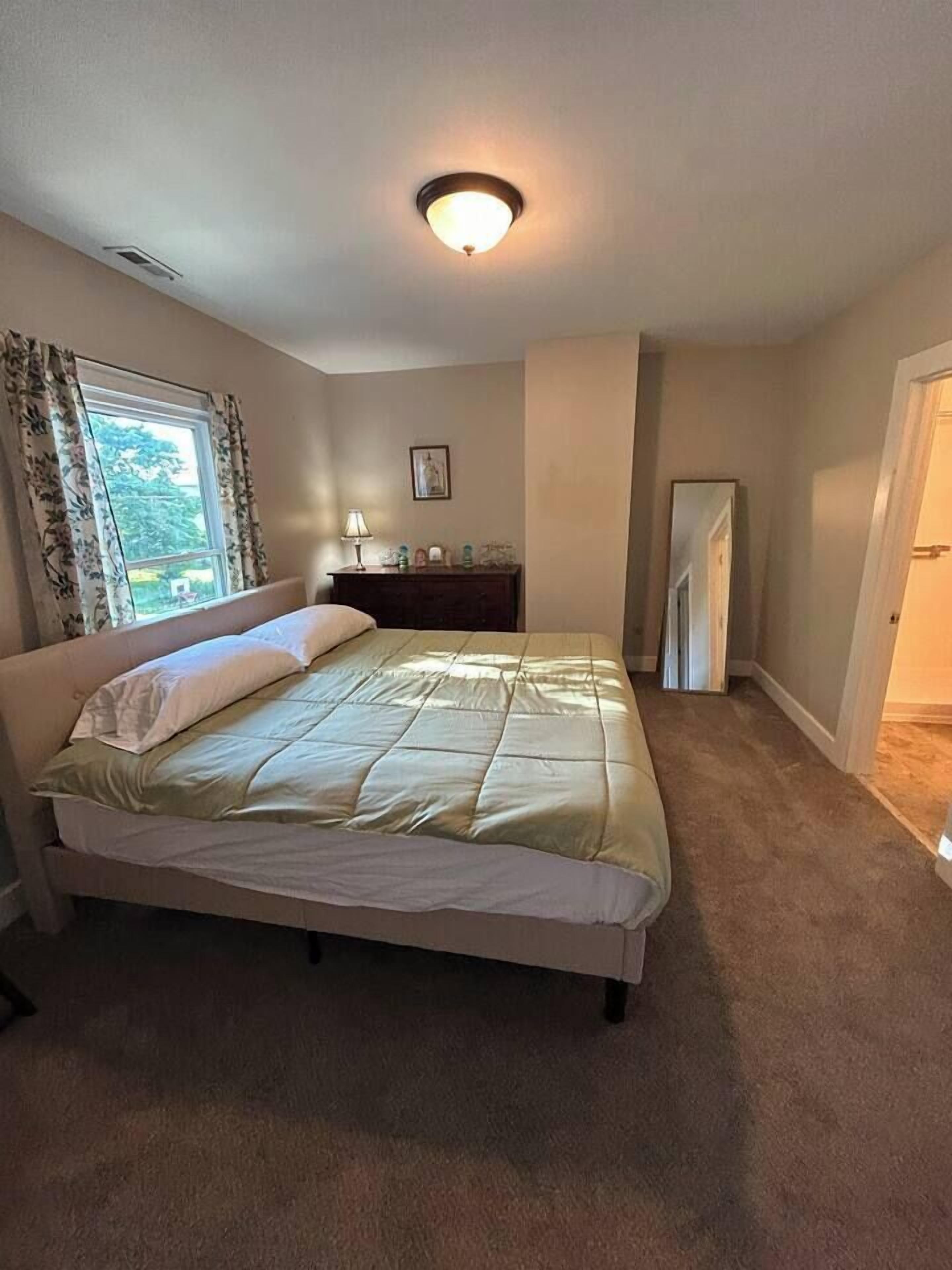 3 slaapkamers, een bureau, wifi, beddengoed
