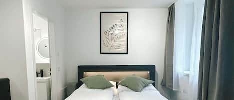 Iron/ironing board, WiFi, bed sheets