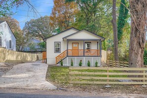 Exterior - "YOU'LL FIND COMFORT AND MODERNITY ONLY HERE" (PRIME LOCATION) (Atlanta)
