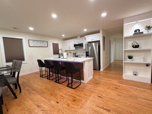 Private kitchen - "YOU'LL FIND COMFORT AND MODERNITY ONLY HERE" (PRIME LOCATION) (Atlanta)