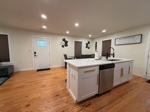 Interior - "YOU'LL FIND COMFORT AND MODERNITY ONLY HERE" (PRIME LOCATION) (Atlanta)