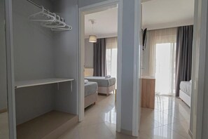 Iron/ironing board, WiFi, bed sheets - M&P Apartment by RentalsPro - Nea Moudania Halkidiki (Nea Moudania)