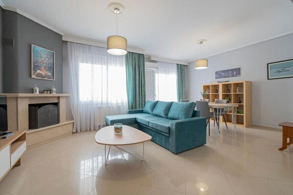 TV - M&P Apartment by RentalsPro - Nea Moudania Halkidiki (Nea Moudania)