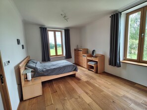 3 habitaciones, tabla de planchar con plancha y wifi gratis 