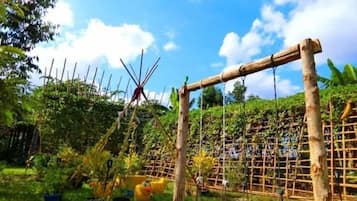 Casa familiar, balcón, vistas al jardín | Zona infantil