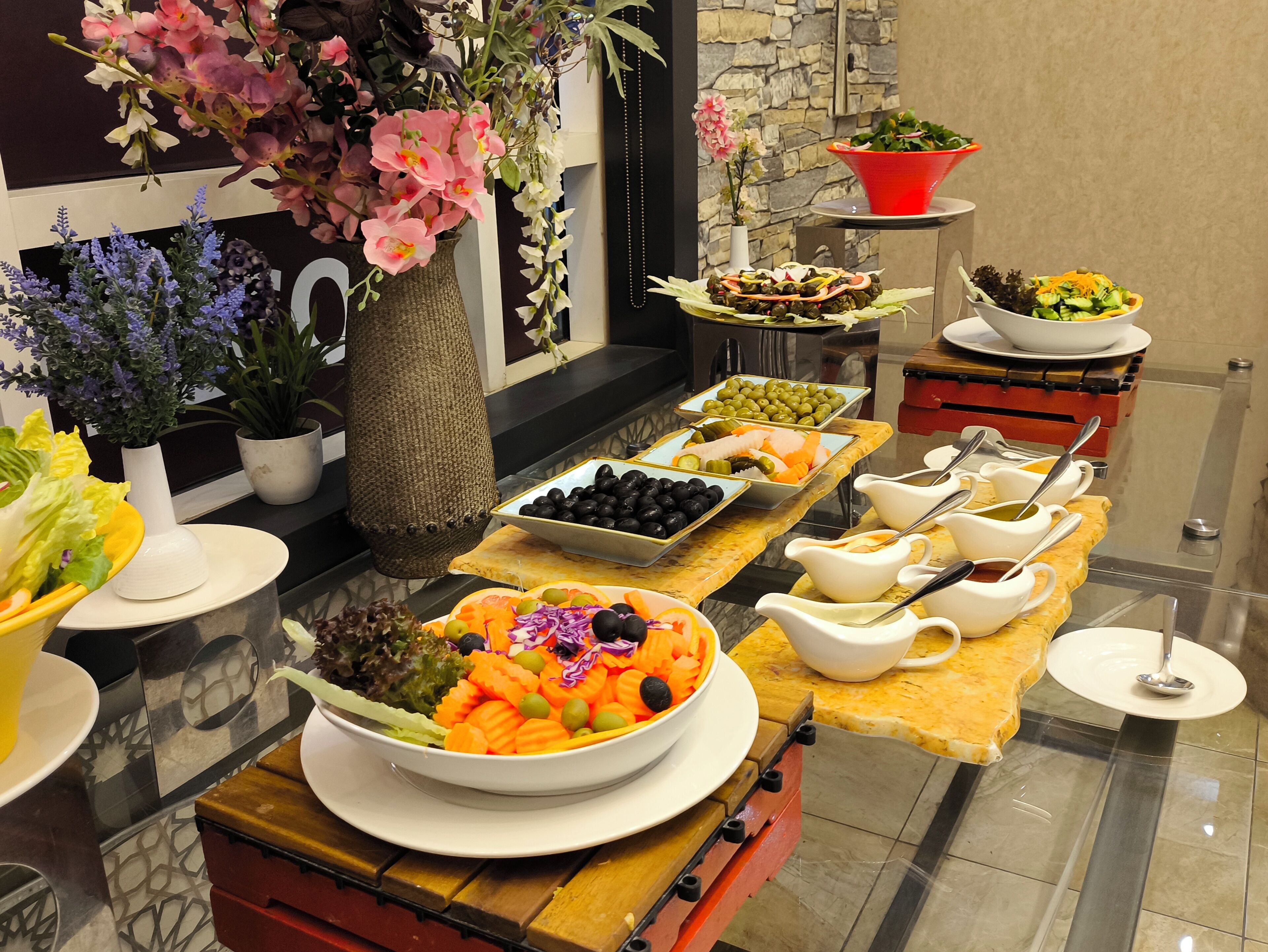 Petit déjeuner buffet servi tous les jours en supplément