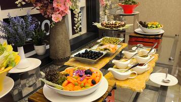 Petit déjeuner buffet servi tous les jours en supplément