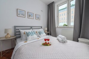 Comfort Apartment, 3 Bedrooms, City View - Lumina 3BR Apartment with Balcony (Warszawa)