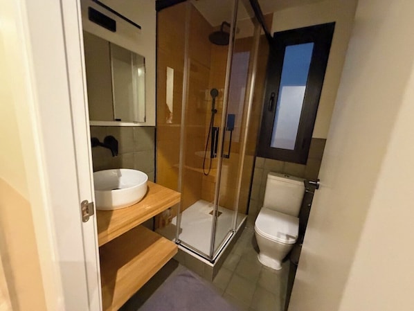 Bathroom - Vrbo Property (Barcelona)