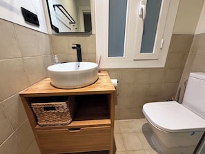 Bathroom - Vrbo Property (Barcelona)