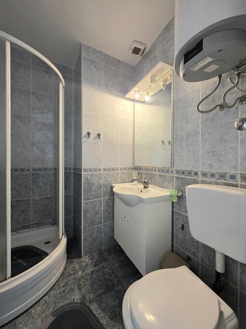 Een douche, handdoeken