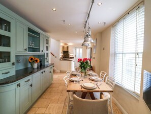 Cottage | Dining - Dennings House, Mayors Avenue (Dartmouth)