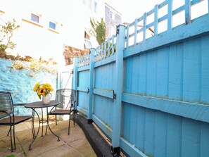 Cottage | Outdoor dining - Dennings House, Mayors Avenue (Dartmouth)