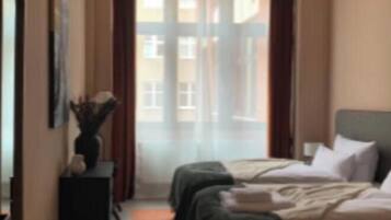 9 Schlafzimmer, Schreibtisch, Bügeleisen/Bügelbrett, kostenloses WLAN