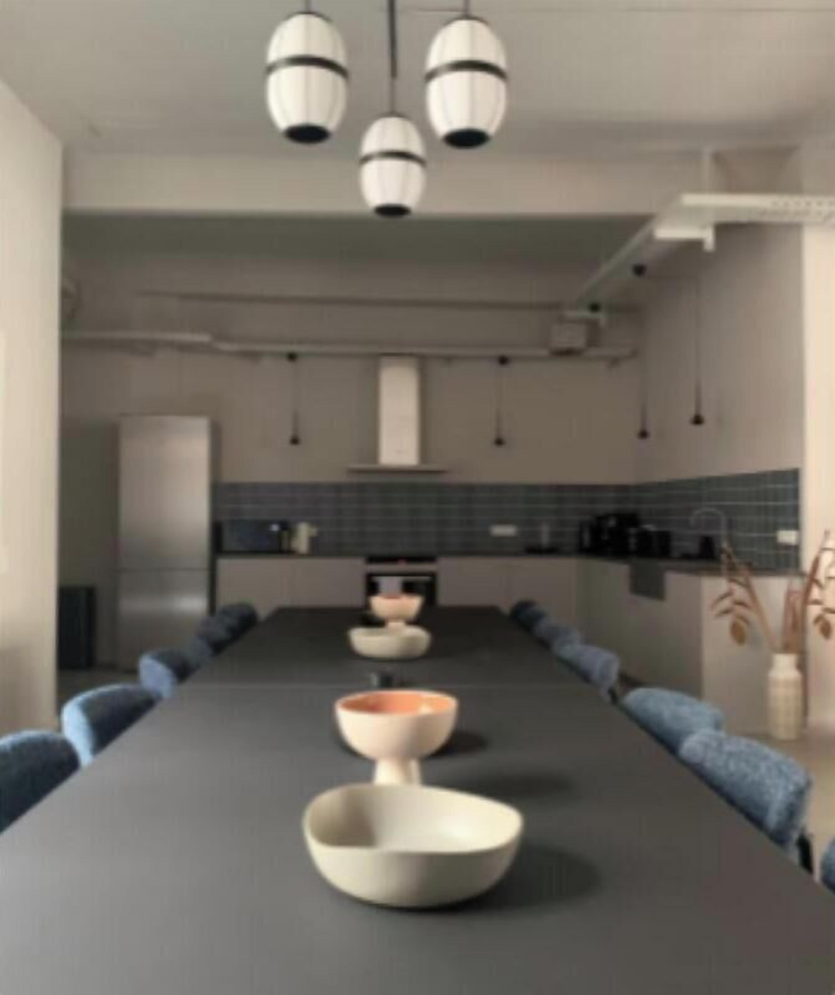 Wasserkocher mit Kaffee-/Teezubehör, Kühlschrank, Mikrowelle, Ofen