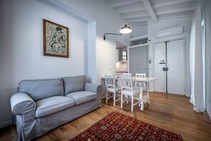 Apartment, 3 Schlafzimmer, 2 Bäder | Wohnzimmer