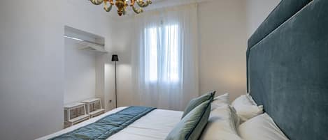 Apartamento, 3 quartos, 2 banheiros | 3 quartos, edredons de pluma, ferros/tábuas de passar roupa