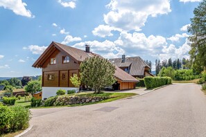 Exterior - Apartment 'Bergluft' with Mountain View, Private Terrace and Wi-Fi (Feldberg)