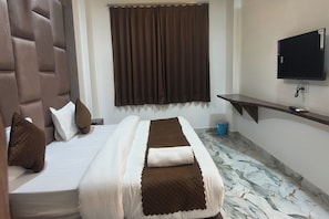 Phòng Deluxe, quang cảnh vườn | Bàn, truy cập Internet không dây miễn phí 