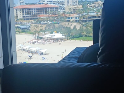 Fantastic 1-bedroom hotel suites in gorgeous Herzliya on the main beach