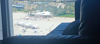 Fantastic 1-bedroom hotel suites in gorgeous Herzliya on the main beach
