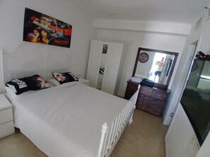 Room - Fantastic 1-bedroom hotel suites in gorgeous Herzliya on the main beach (Herzliya)