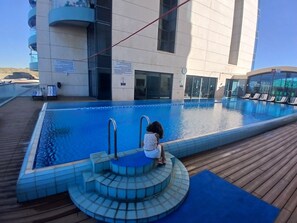 Pool - Fantastic 1-bedroom hotel suites in gorgeous Herzliya on the main beach (Herzliya)