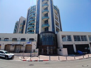 Exterior - Fantastic 1-bedroom hotel suites in gorgeous Herzliya on the main beach (Herzliya)