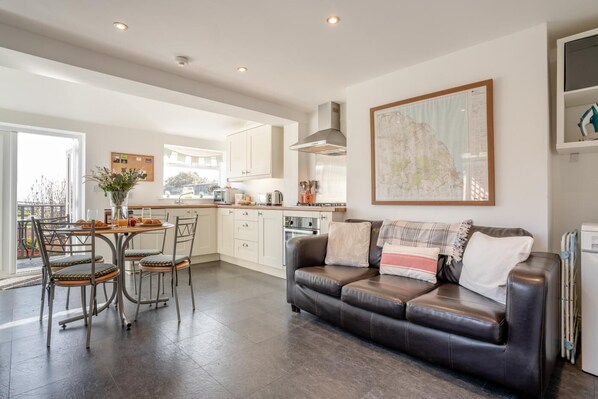 TV - 1 Bed in Whitby (oc-r566) (Robin Hood's Bay)