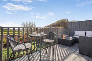 Outdoor dining - 1 Bed in Whitby (oc-r566) (Robin Hood's Bay)