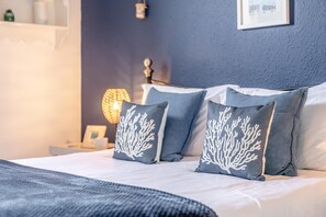 Iron/ironing board, travel cot, free WiFi, bed sheets - 1 Bed in Whitby (oc-r566) (Robin Hood's Bay)