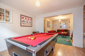 Game room - 4 Bed in Whitby (oc-w919) (Whitby)