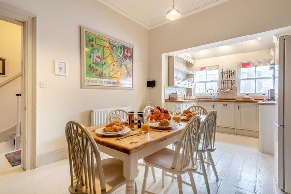 Dining - 4 Bed in Whitby (oc-w919) (Whitby)