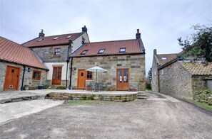 Exterior - 2 Bed in Whitby (oc-wa024) (West Barnby)