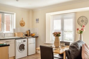 Private kitchen - 1 Bed in Whitby (oc-w815) (Whitby)