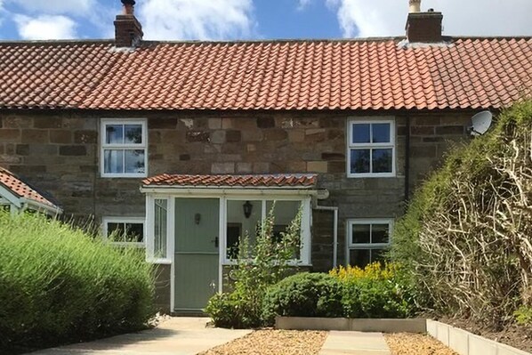 Exterior - 2 Bed in Sleights (oc-wa228a) (Sleights)