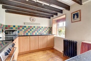 Microwave, oven, dishwasher, highchair - 2 Bed in Sleights (oc-wa228a) (Sleights)