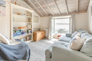 TV - 2 Bed in Looe (oc-l10094) (Looe)