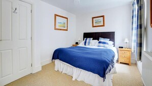 Unclassified image, 2 of 8, button - 1 Bed in Looe (oc-l30006) (Looe)