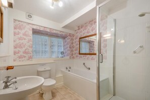 Bathroom - 2 Bed in Harlech (oc-wah467) (Harlech)