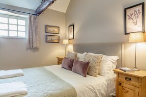 Iron/ironing board, free WiFi, bed sheets - 3 Bed in Bamburgh (oc-t34385) (Bamburgh)