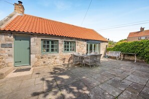 Outdoor dining - 3 Bed in Bamburgh (oc-t34385) (Bamburgh)